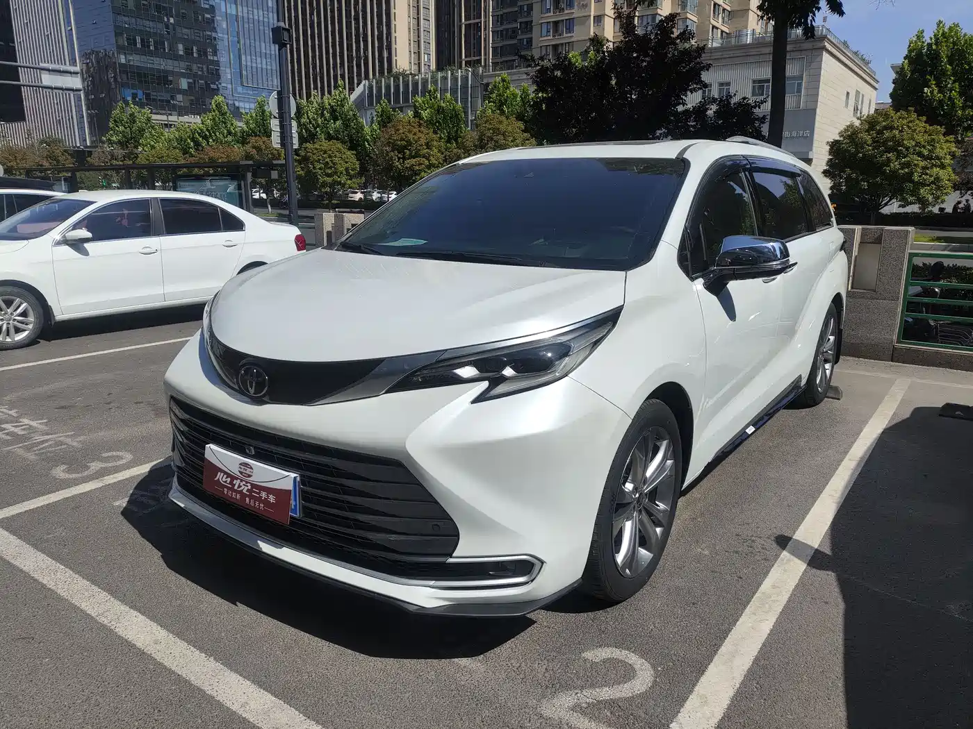 Toyota Sienna 2024 2.5L Hybrid Platinum Edition