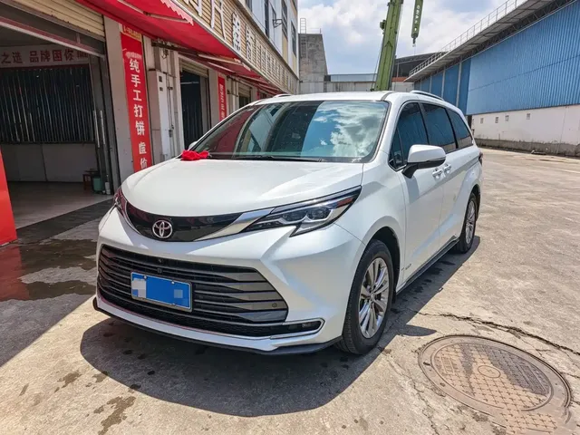 Toyota Sienna 2024 2.5L Hybrid 4WD Premium Edition