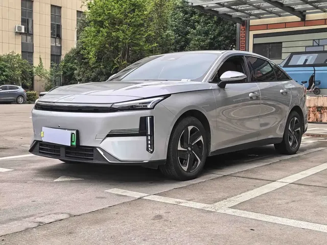 Geely Galaxy L6 2025 EM-i 140km Explorer+ Edition