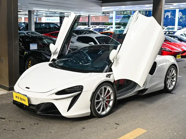 McLaren Artura 2023 3.0T Hybrid Standard