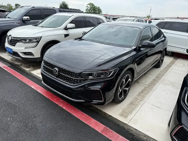 Volkswagen Passat 2022 330TSI Starlight Luxury Edition