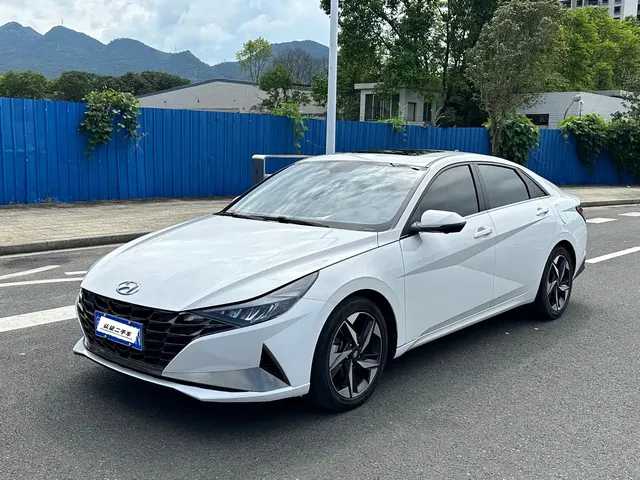 Hyundai Elantra 2022 1.5L CVT LUX Premium Edition