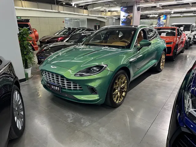Aston Martin DBX 2023 3.0T STRAIGHT-SIX