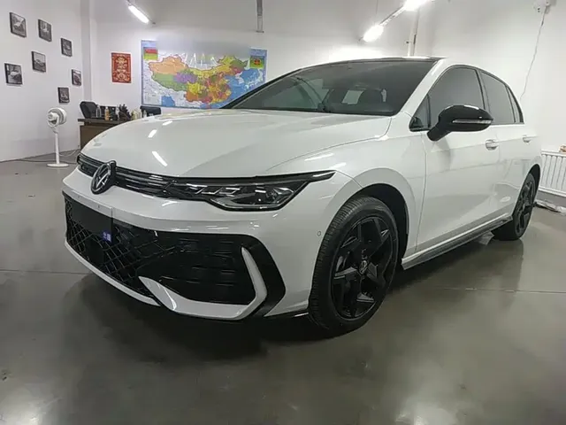 Volkswagen Golf 2025 300TSI R-Line