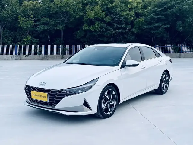 Hyundai Elantra 2022 1.5L CVT LUX Premium Edition