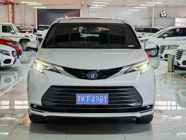 Toyota Sienna 2023 2.5L Hybrid Ultimate Edition