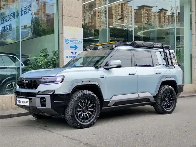 Fang Cheng Bao Leopard 8 2025 Zhiyong Flagship 7-Seater