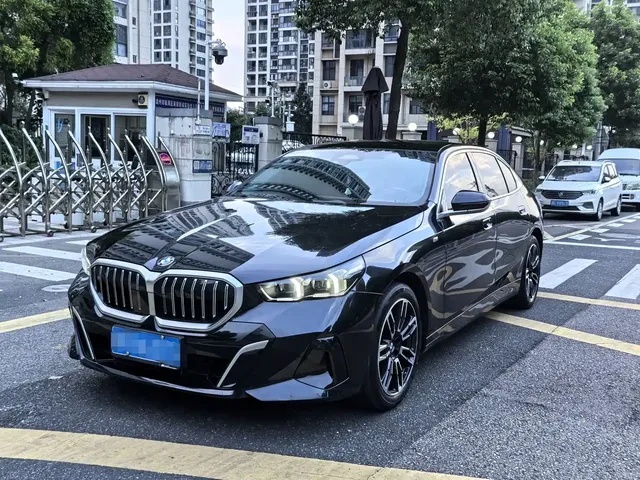 BMW 5 Series 2024 525Li M Sport Package