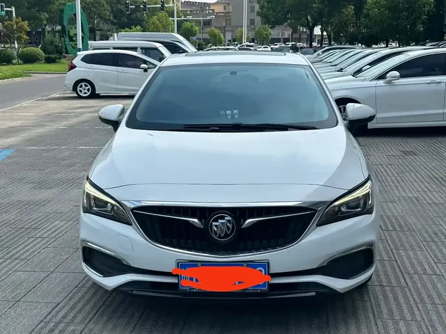 Buick Verano 2018 Sedan 20T Dual Clutch Leading