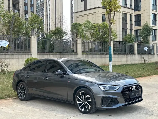 Audi A4L 2023 40 TFSI Luxury Sport