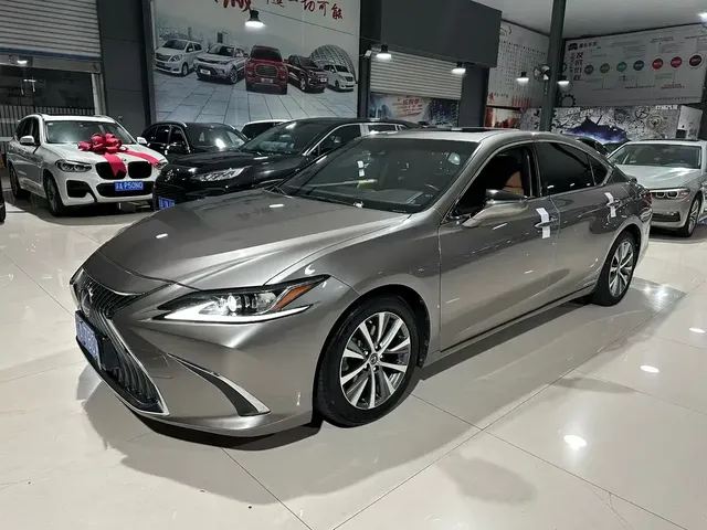 Lexus ES 2020 Model 300h Excellence Edition China V