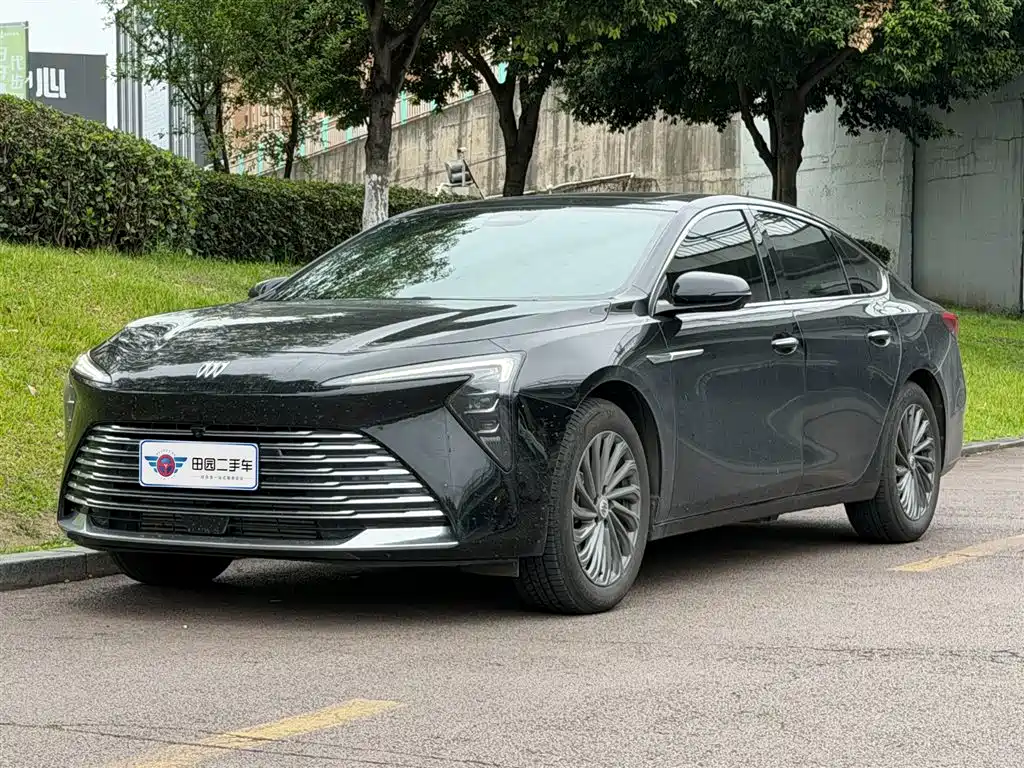 Buick LaCrosse 2025 Model 28T Platinum Edition