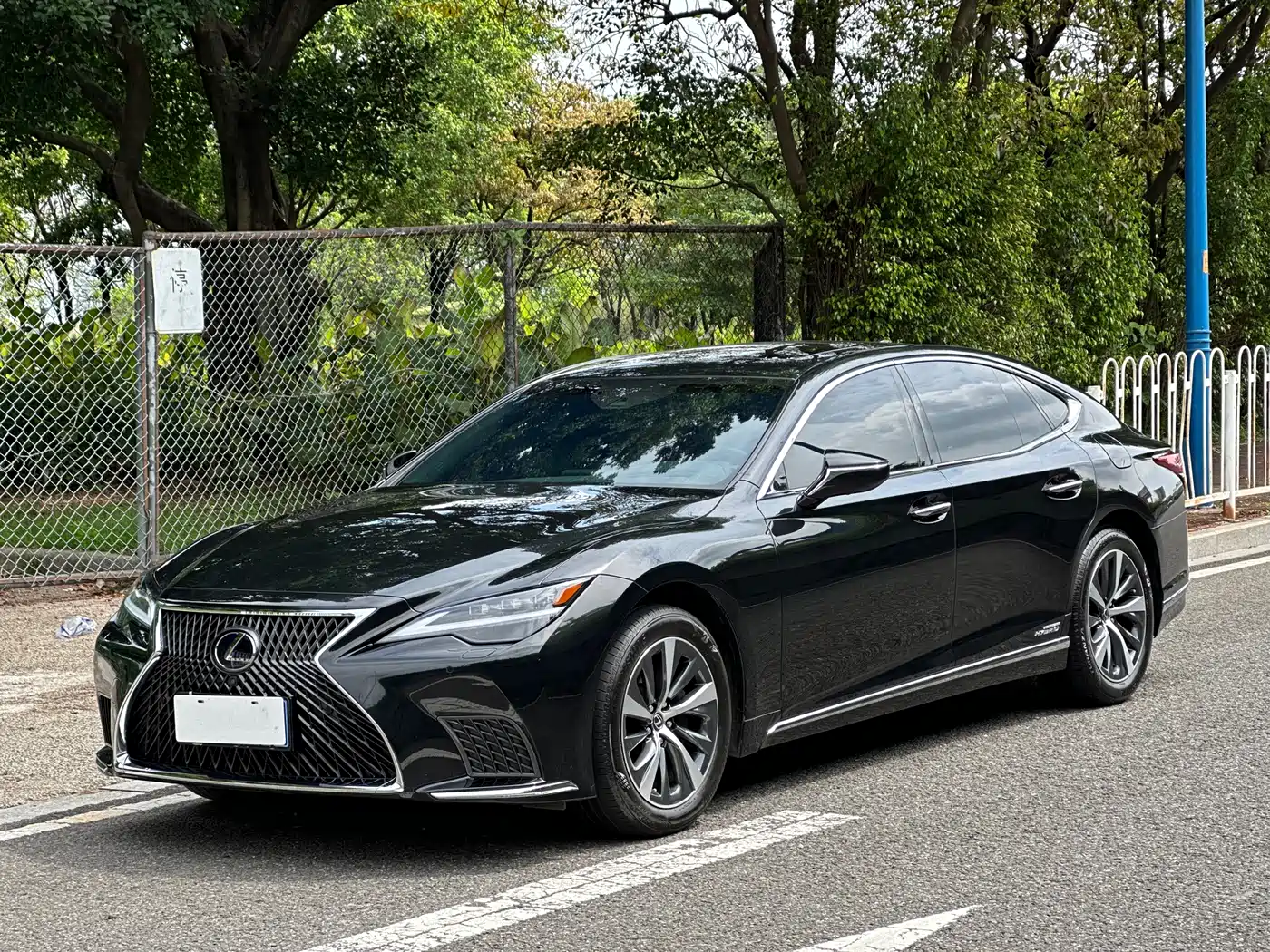 Lexus LS 2021 500h Premium Edition