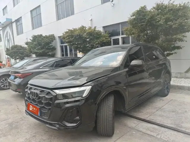 Audi Q7 2024 45 TFSI quattro S line Black Warrior