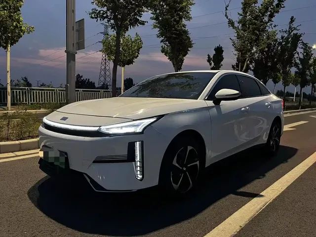 Geely Galaxy L6 2025 EM-i 60km Explorer Edition
