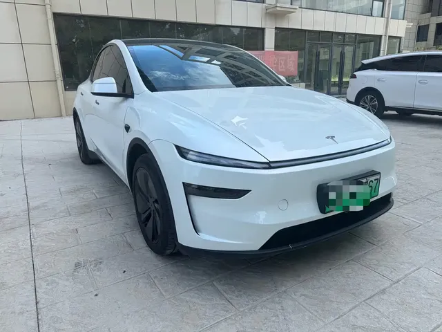 Tesla Model Y 2025 Long Range All-Wheel Drive