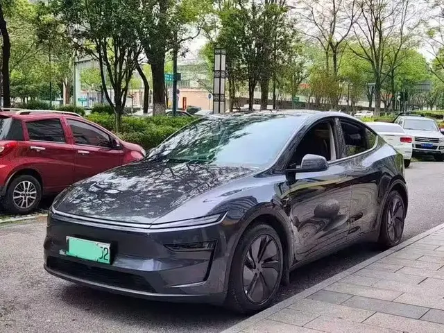 Tesla Model Y 2025 Rear-Wheel Drive