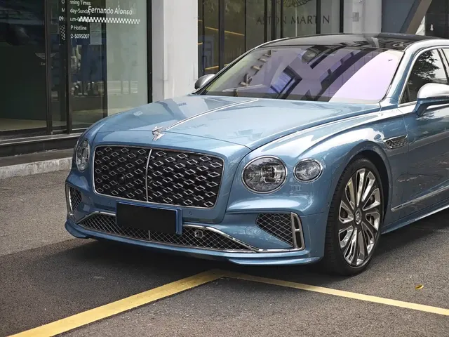 Bentley Flying Spur Plug-in Hybrid 2025 Model Year 4.0T V8 Mulliner