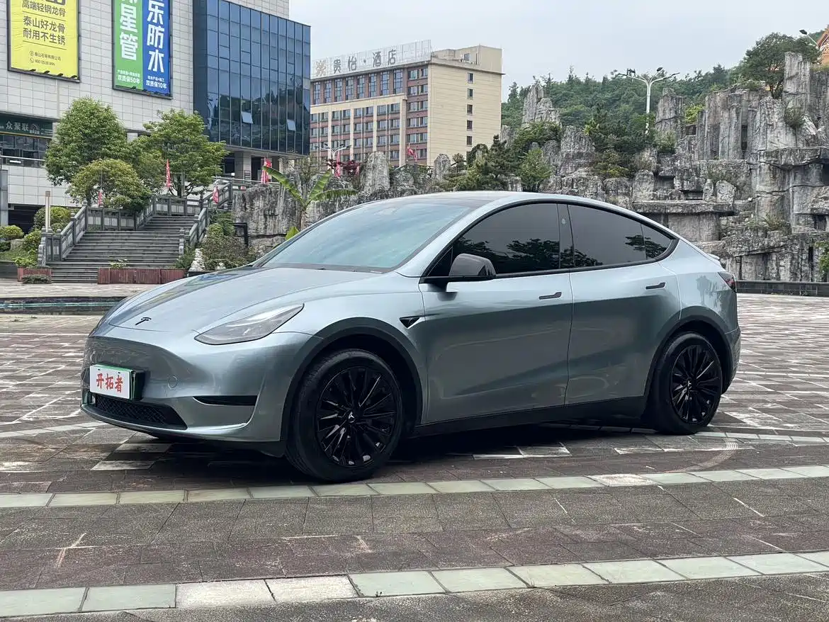 Tesla Model Y 2024 Rear-Wheel Drive Version