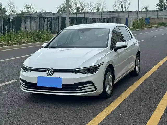 Volkswagen Golf 2023 200TSI DSG Pro
