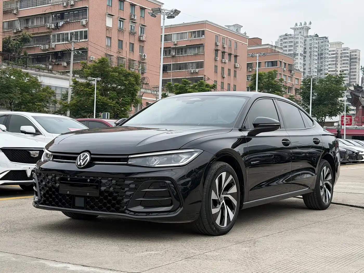 Volkswagen Passat 2025 Pro 380TSI Starlight Dragon Glory Edition