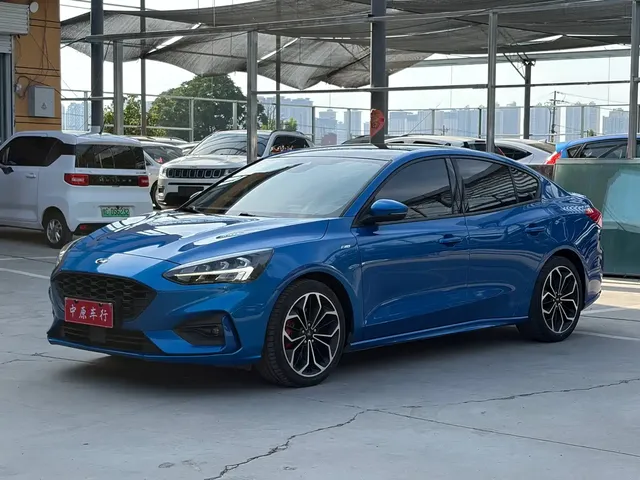 Ford Focus 2021 Sedan EcoBoost 180 Auto ST Line
