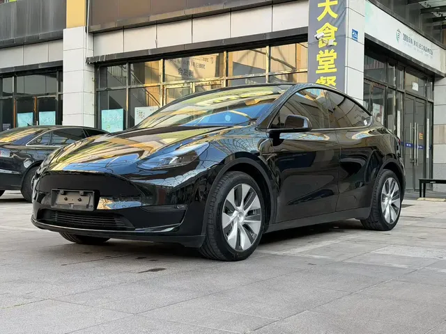 Tesla Model Y 2023 Long Range All-Wheel Drive Edition