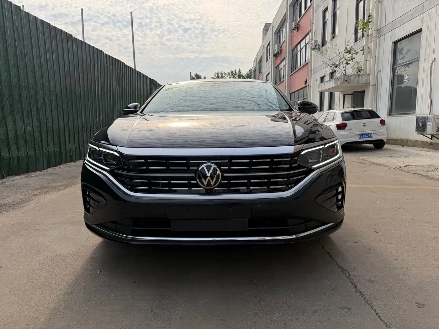 Volkswagen Passat 2025 Outstanding 380TSI Dragon Glory Edition