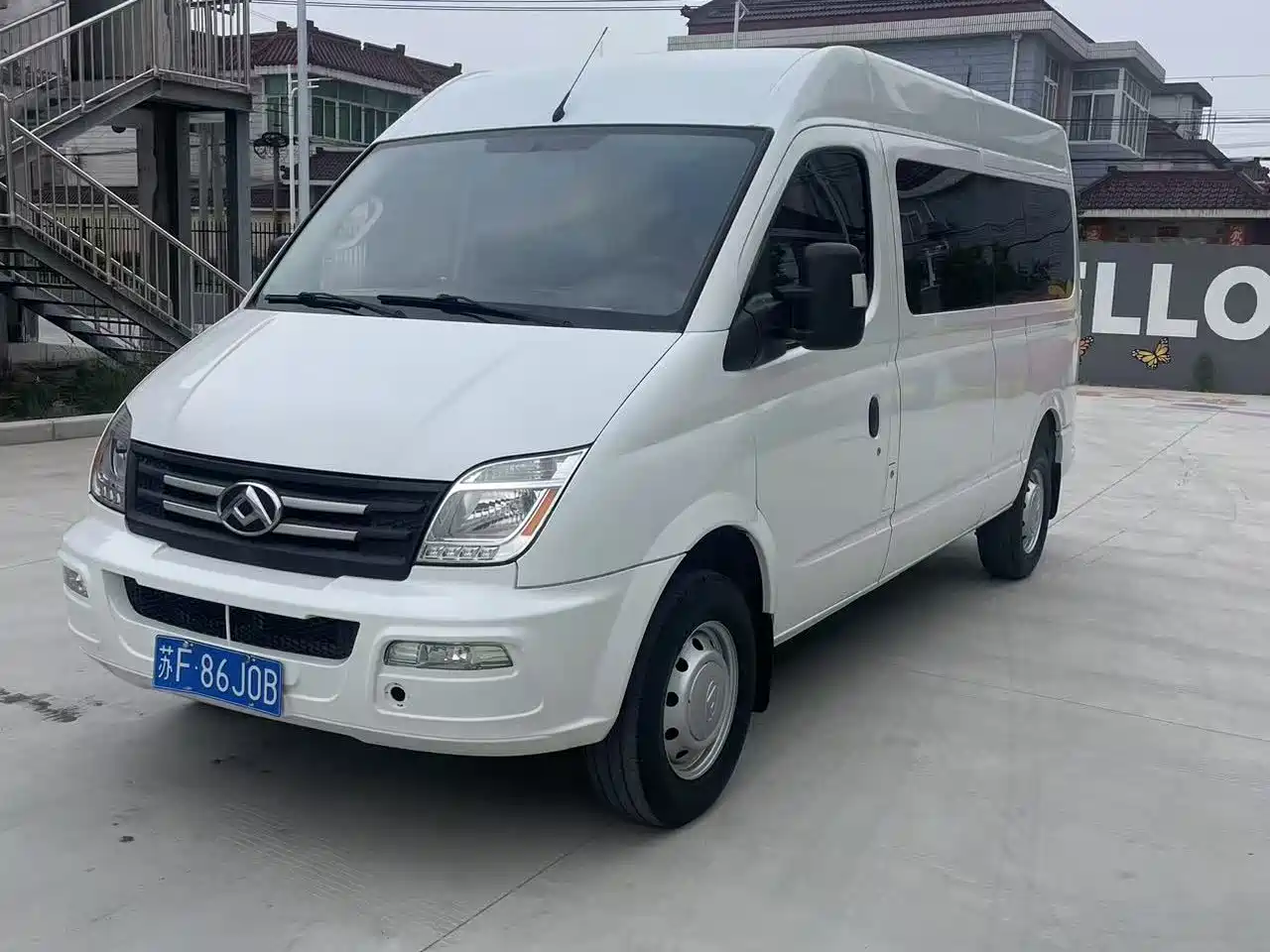 SAIC Maxus Xintu V80 2023 2.0T PLUS Manual All-round King Long Wheelbase Medium Roof 6/7/8/9-seater