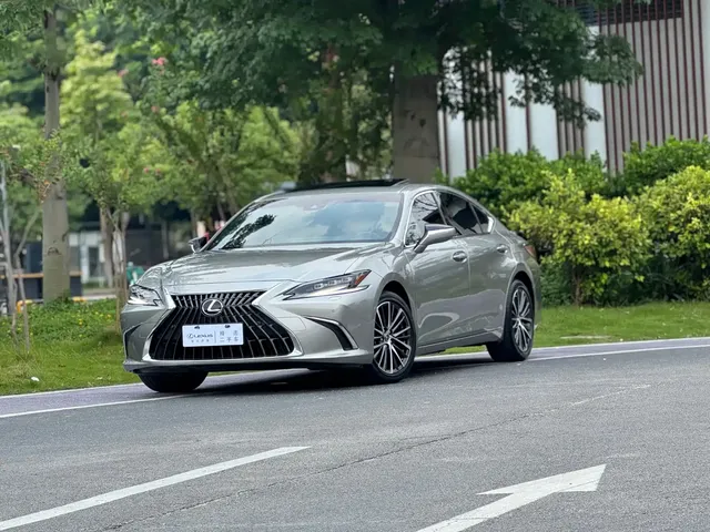 Lexus ES 2022 300h Ultimate Edition
