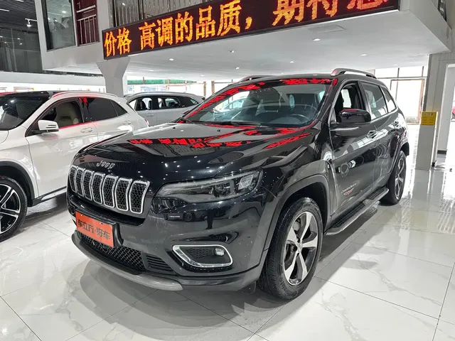 Jeep Cherokee 2019 2.0T 4WD Exploration Edition + Autonomous Driving Package China VI