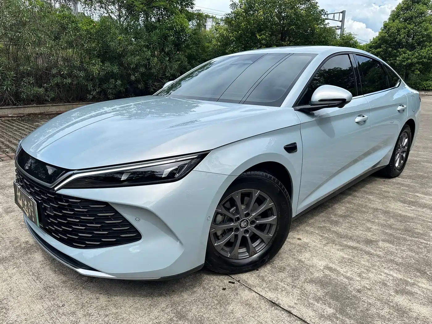 BYD Qin L 2025 DM-i Smart Drive Edition 80KM Leading