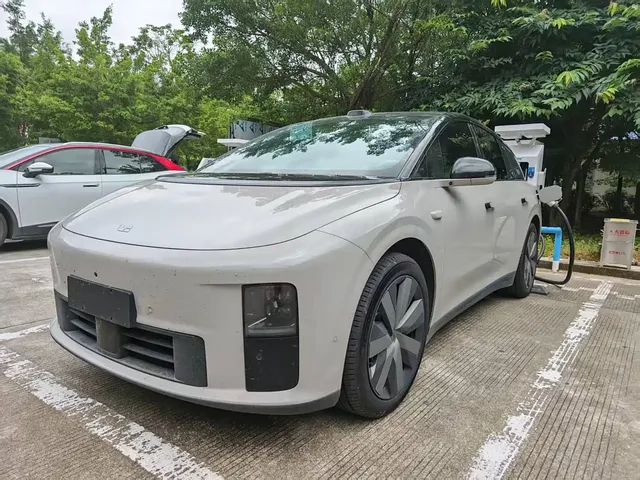 Li Auto i6 2025 4WD Base Model