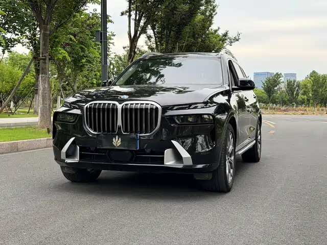 BMW X7 2023 xDrive40i Leading Luxury Package