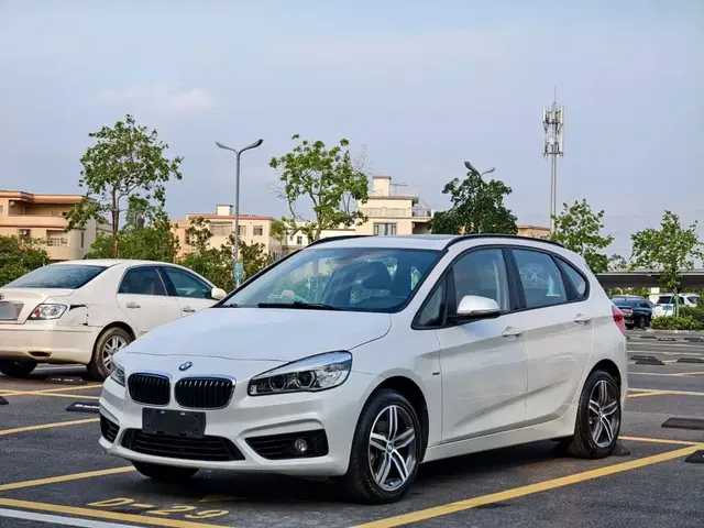 BMW 2 Series Touring 2016 218i Sport Design Package