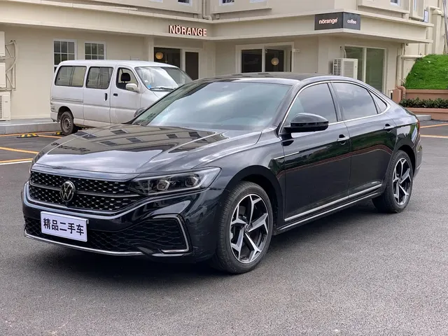 Volkswagen Passat 2023 330TSI Starlight Luxury Edition