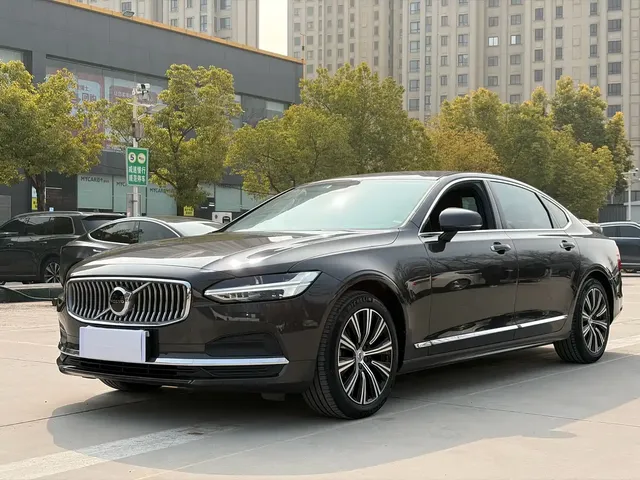 Volvo S90 2022 B5 Momentum Luxury Edition