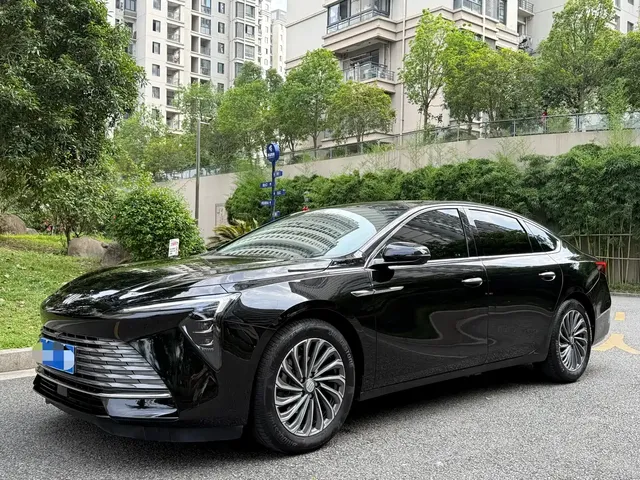 Buick LaCrosse 2025 Model 28T Platinum Edition