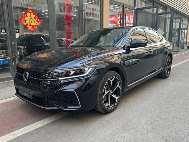 Volkswagen Passat 2025 Outstanding 380TSI Starlight Dragon Soaring Edition