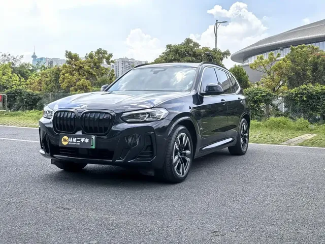 BMW iX3 2024 Leading Edition