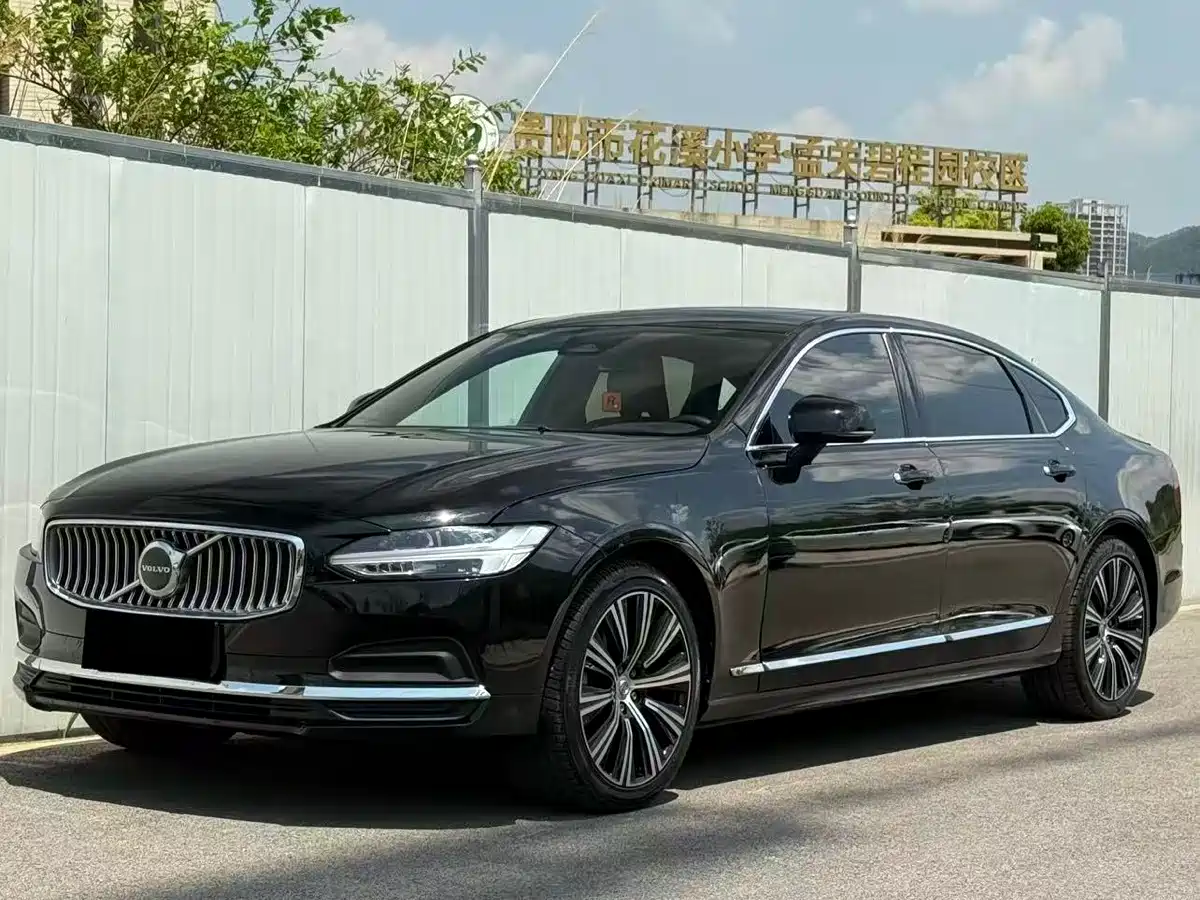 Volvo S90 2023 B5 Intelligent Vision Luxury Edition