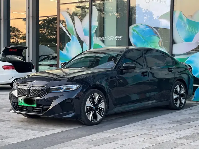 BMW i3 2025 eDrive 40 L Shadow Night Sport Package