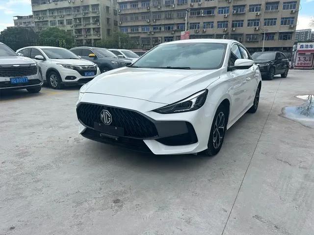 MG 5 2023 180DVVT CVT Luxury Edition