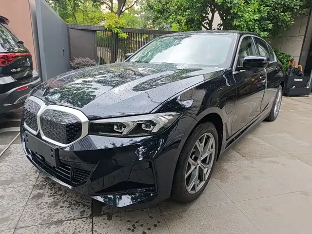 BMW i3 2026 eDrive 35 L