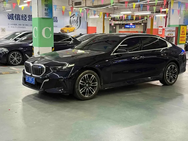 BMW 5 Series 2024 525Li M Sport Package
