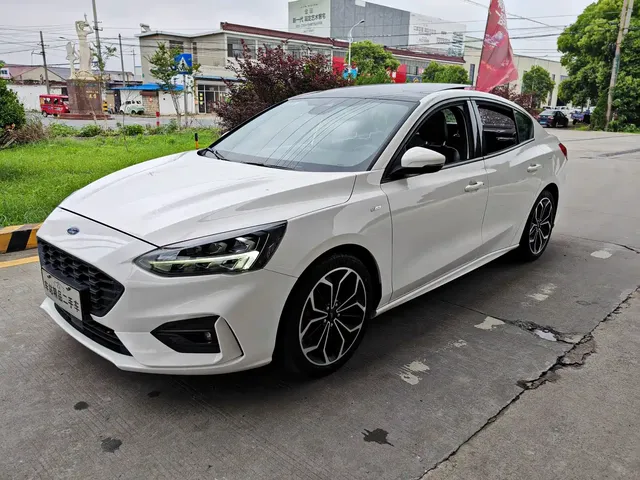 Ford Focus 2021 Sedan EcoBoost 180 Auto ST Line
