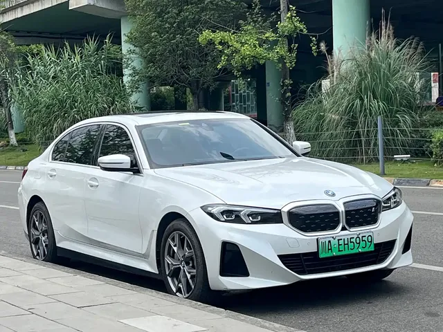 BMW i3 2022 eDrive 35 L