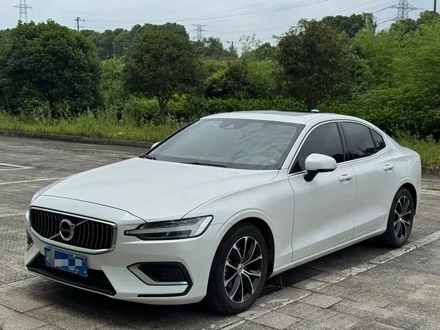 Volvo S60 2022 B4 Smart Comfort Luxury Edition