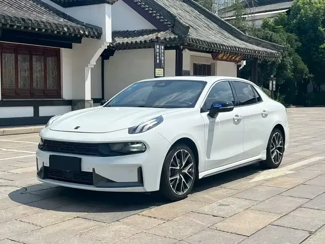 Lynk & Co 03 2019 2.0TD Auto Power Pro Version