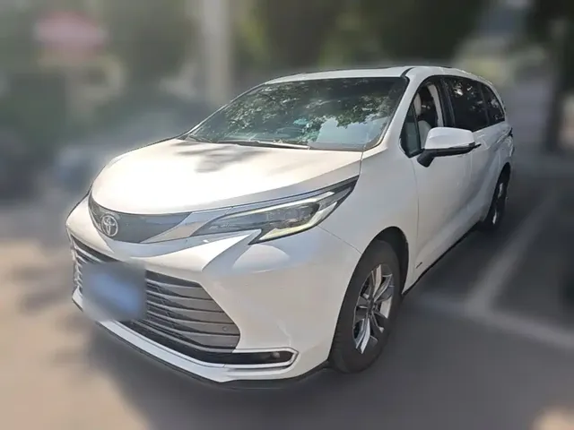 Toyota Sienna 2024 2.5L Hybrid 4WD Premium Edition
